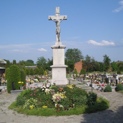 Krzyż na nowym cmentarzu